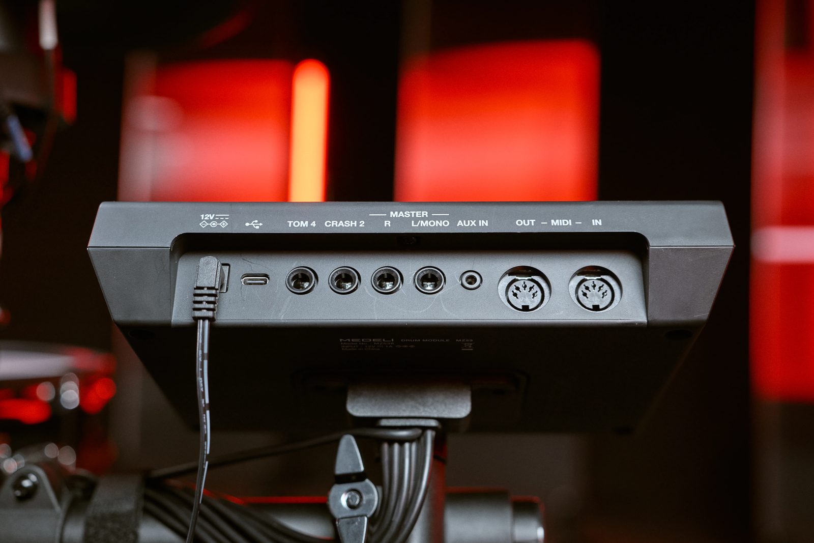 Medeli MZ538 主機背面 USB Audio、MIDI 與各式插孔